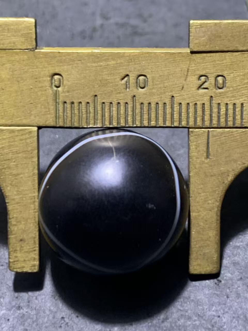 天眼药师玛瑙通货随形圆珠一颗！