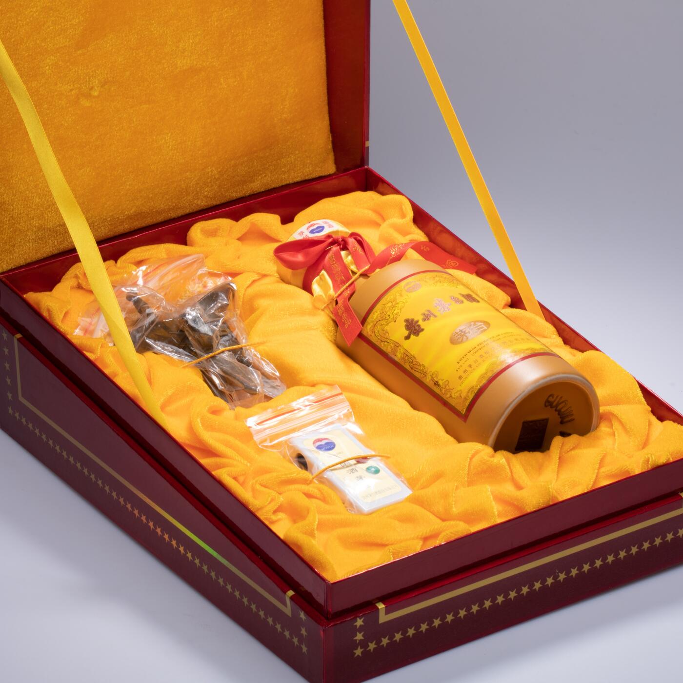 日本大阪雅和auction 2025金秋競賣會第一期 貴州茅台酒 15年 尺寸:酒精度：53%
容量：500ml