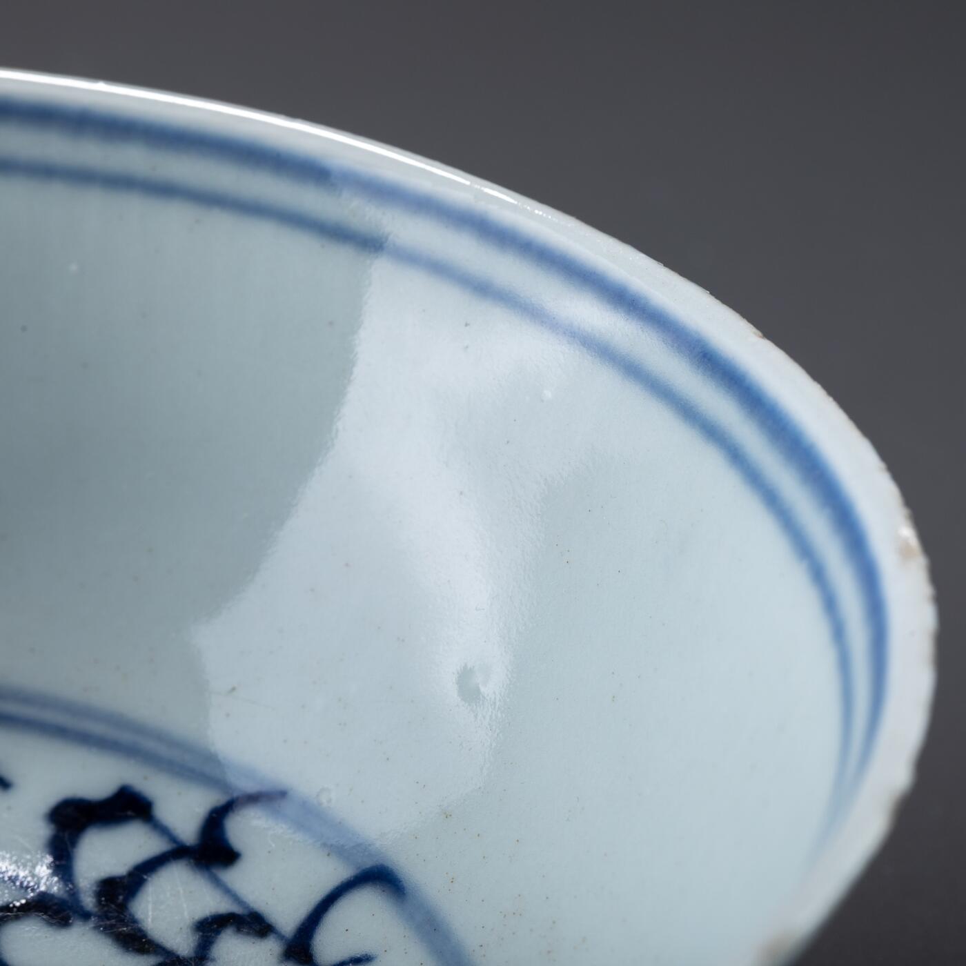 日本大阪雅和auction 2025金秋競賣會第一期 明末 青花飛鳥食宿大碗 尺寸:D:17.5 H:6.5cm 備註:木箱