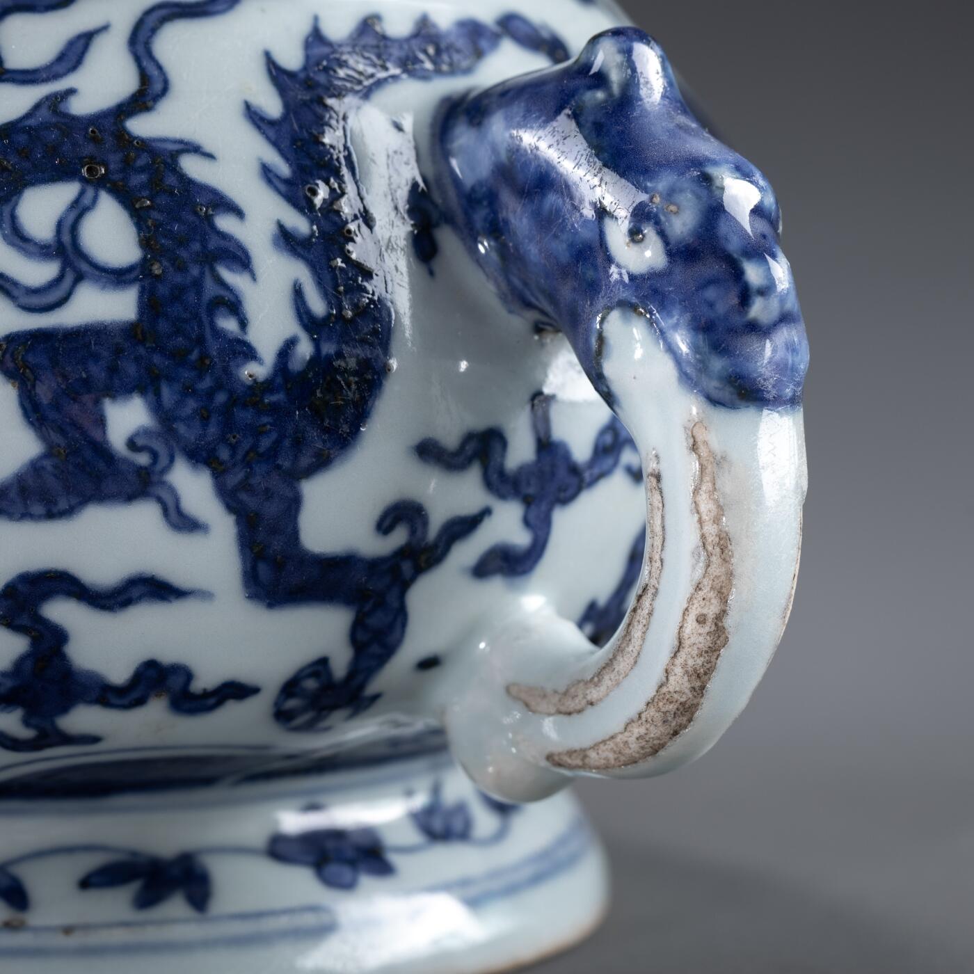 日本大阪雅和auction 2025金秋競賣會第一期 明 青花龍紋簋式爐 尺寸:W:23 H:12.5cm