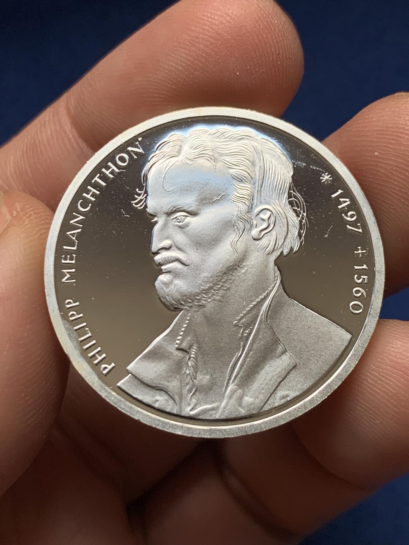 《竞宝斋》第435场 周日，周一2场连拍 （全场包邮） 德国1997年10马克精制银币J版 菲利普·梅兰希顿（德国人文主义者和宗教改革家） 15.5克 625银 发行量：15万出头