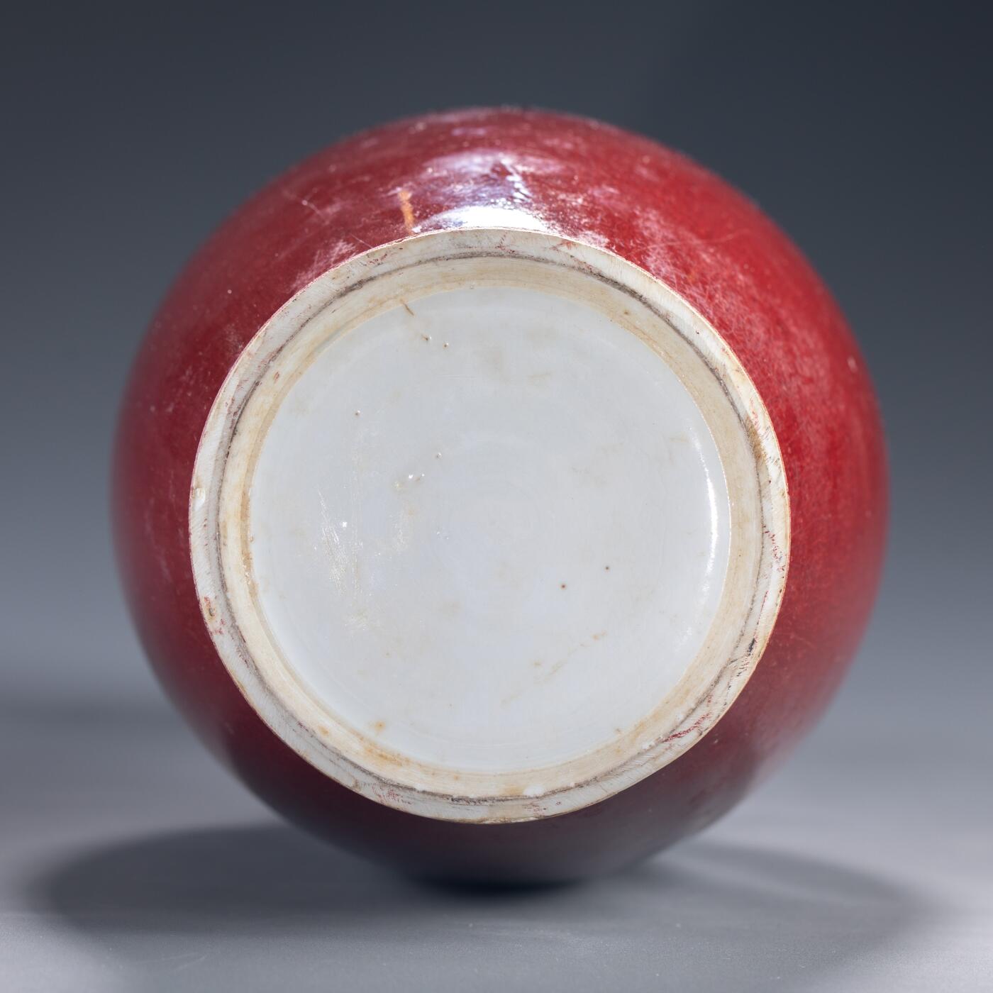 日本大阪雅和auction 2025金秋競賣會第一期 清 郎紅釉瓶 尺寸:W:16 H:35cm