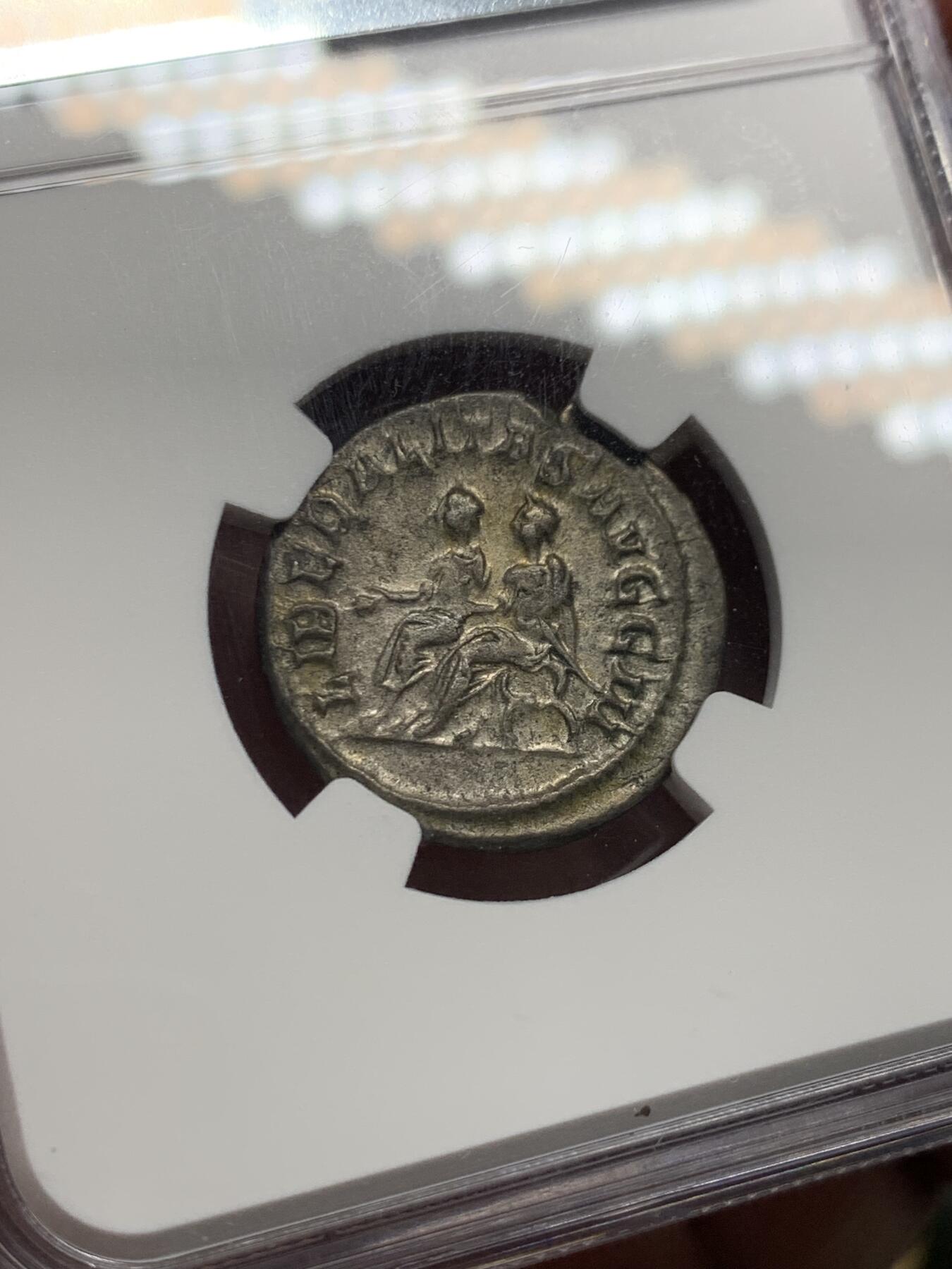 《竞宝斋》第435场 周日，周一2场连拍 （全场包邮） NGC CHVF 古罗马帝国菲利普二世银币，1安东尼安（相当于2狄纳里），公元247-249年，背面是两个小人并排坐着。