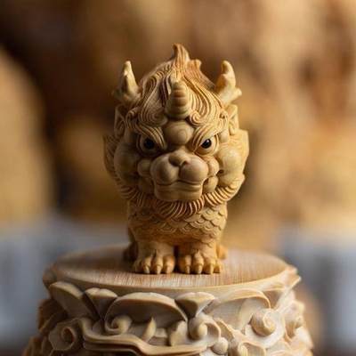 听雨轩（16）木雕 - 崖柏木雕刻麒麟手把件