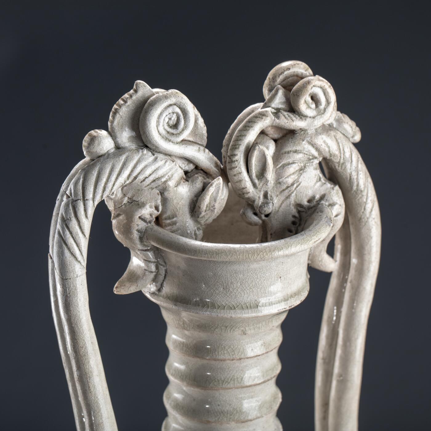 日本大阪雅和auction 2025金秋競賣會第一期 唐 白釉雙龍瓶 尺寸:D:26 H:52cm