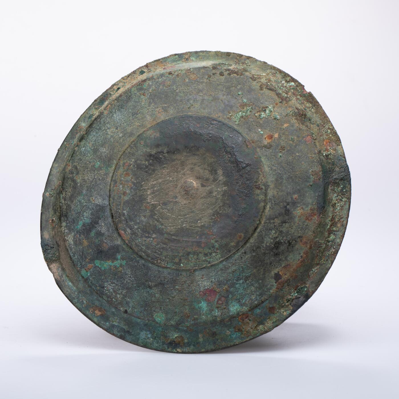 日本大阪雅和auction 2025金秋競賣會第一期 漢 青銅香薰 尺寸:D:20 H:16cm 備註:木箱