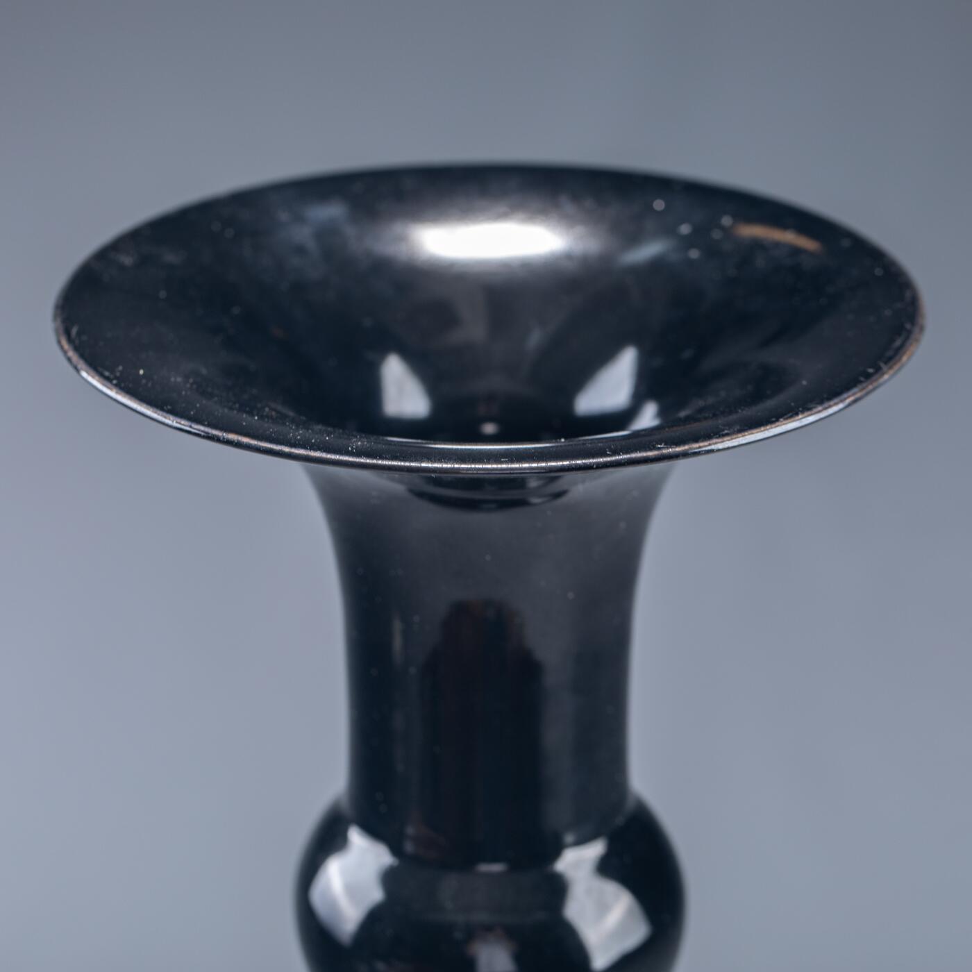 日本大阪雅和auction 2025金秋競賣會第一期 清 黑釉花觚 尺寸:W:19 H:31cm