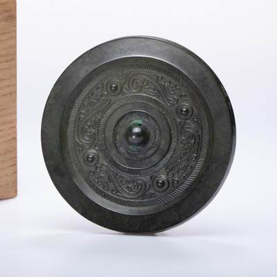 日本大阪雅和auction 2025金秋競賣會第一期 - 漢 四乳四虺鏡 尺寸:D:11.5 H:0.6cm 備註:木箱