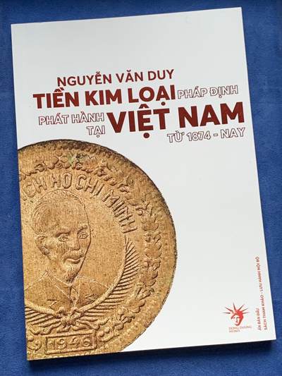 《竞宝斋》第435场 周日，周一2场连拍 （全场包邮） - 越南最新发售的硬币类书籍，涵盖了法属印支至今所发行的金属流通币，铜板纸限量印刷，这本目录可用作工具书，也可收藏，细节见图。