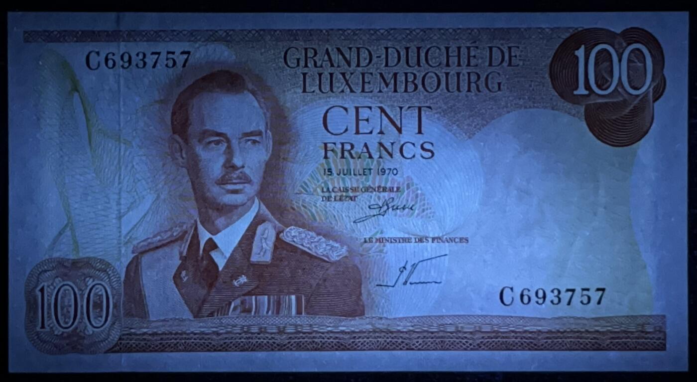 小福收藏拍卖第197期 裸钞场 本期有多张豹子号靓号 百慕大03年50元纪念钞百位号 马来亚和英属婆罗洲开国第一张纸币大冠女王 马来亚 41年1元英王乔六 法属太平洋10000法郎 捷克1000克朗纪念钞千位号  卢森堡 1000法郎  萨尔瓦多样钞 匈牙利 法罗群岛 危地马拉等多国精美纸币 卢森堡 1970年 100法郎 该版最高值 unc