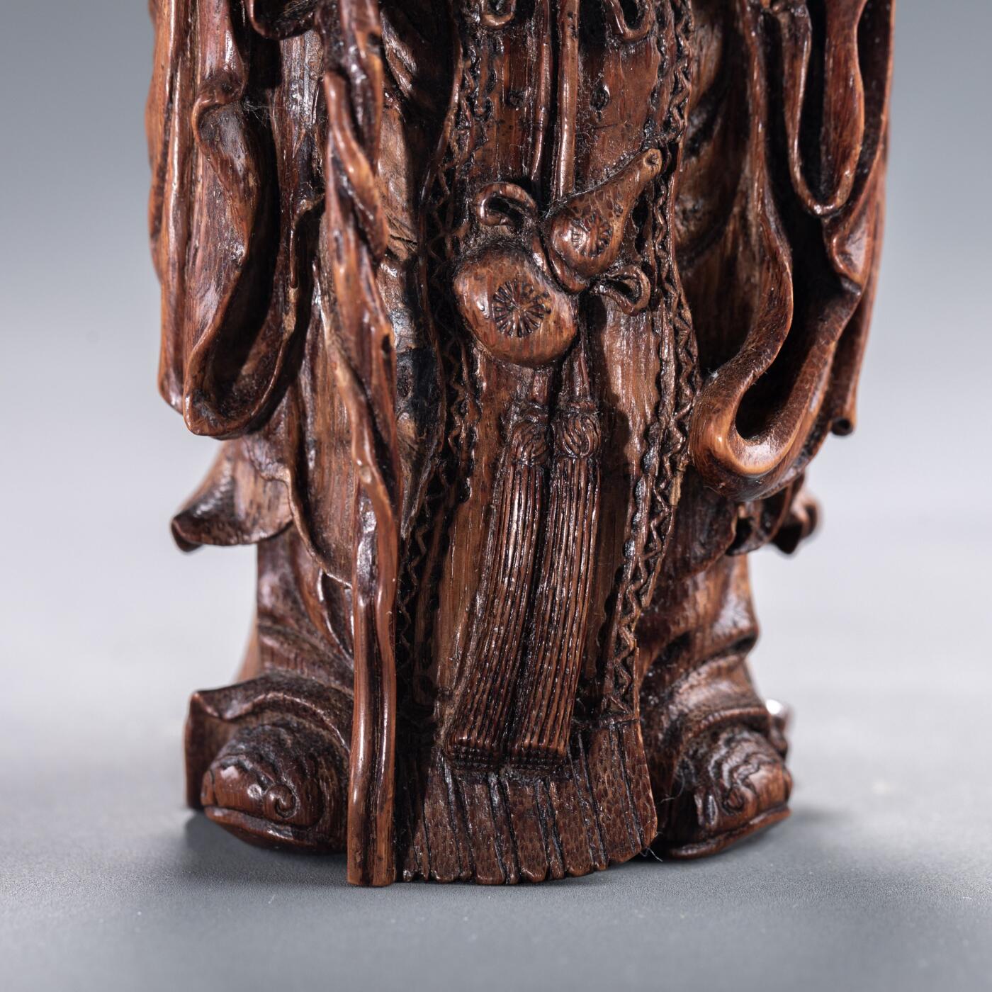 日本大阪雅和auction 2025金秋競賣會第一期 清 竹根人物 尺寸:W:7 H:18cm 備註:木箱