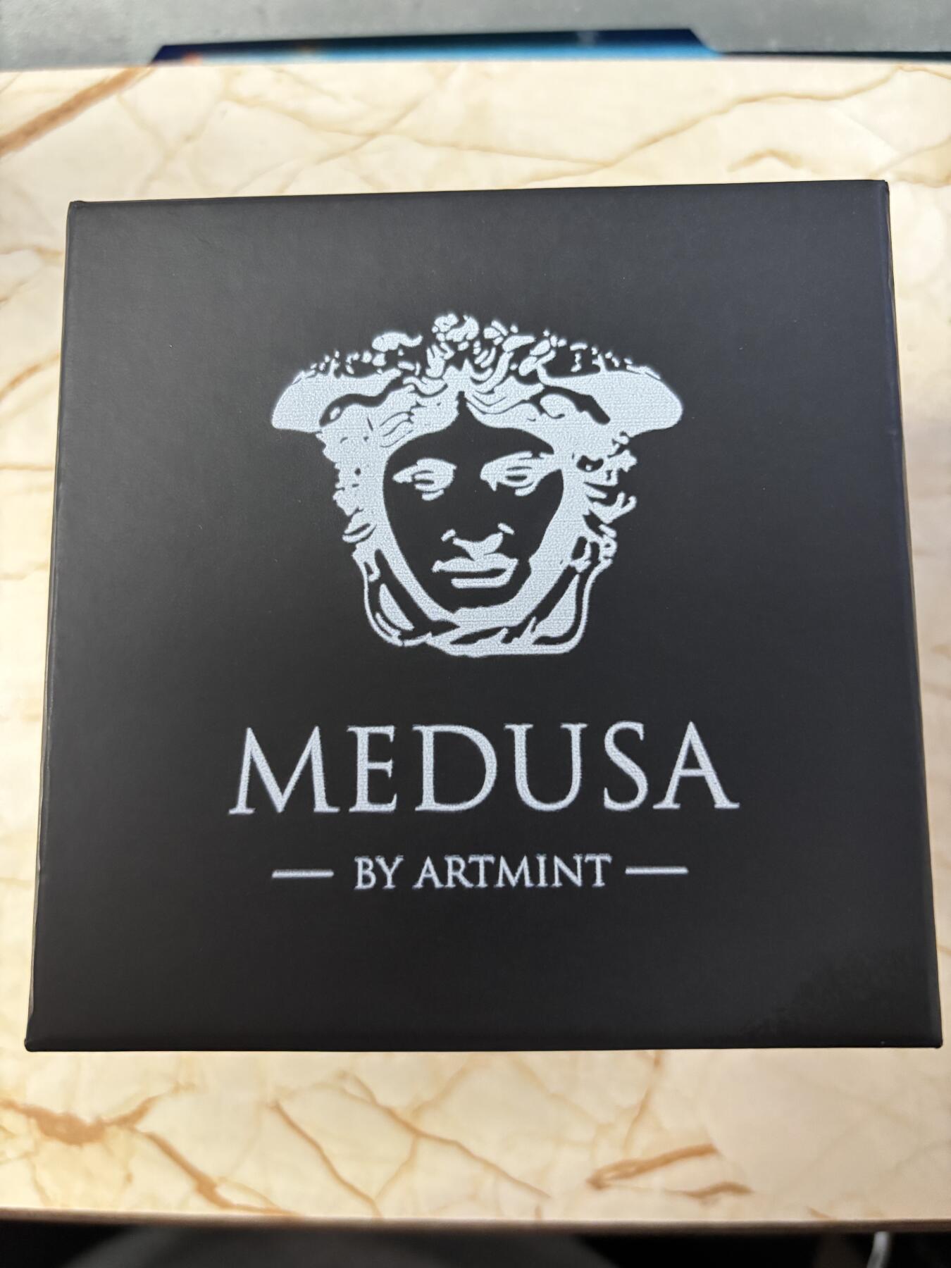 第181期拍卖 喀麦隆2019年蛇发女妖美杜莎3盎司高浮雕镶钻银币,999银，发行量250枚