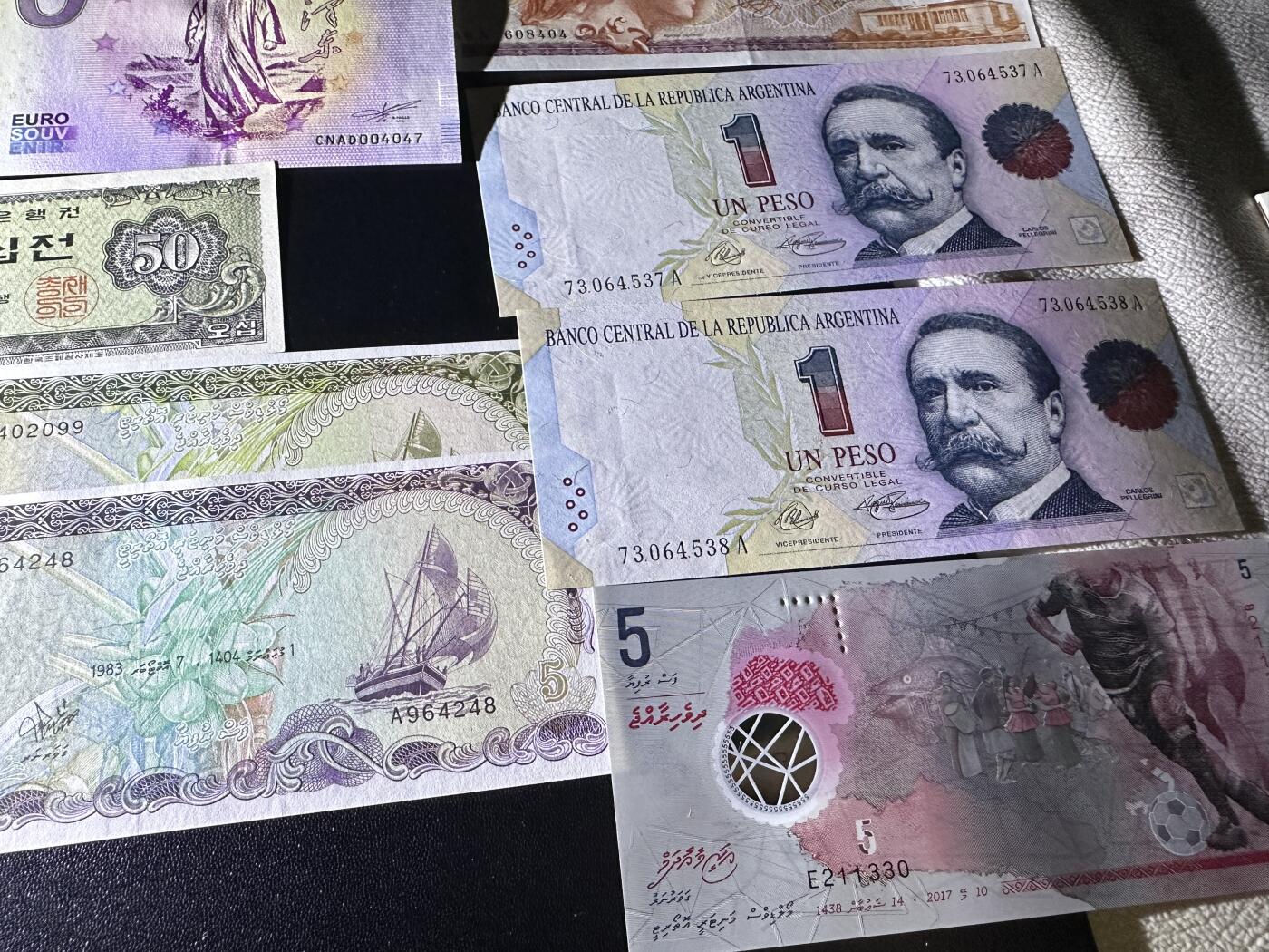 《外钞收藏家》第五百八十一期（畅拍场）（本平台长期征集拍品、欢迎藏友们联系合作） 0欧元、希腊、马尔代夫、阿根廷等17张一起  全新