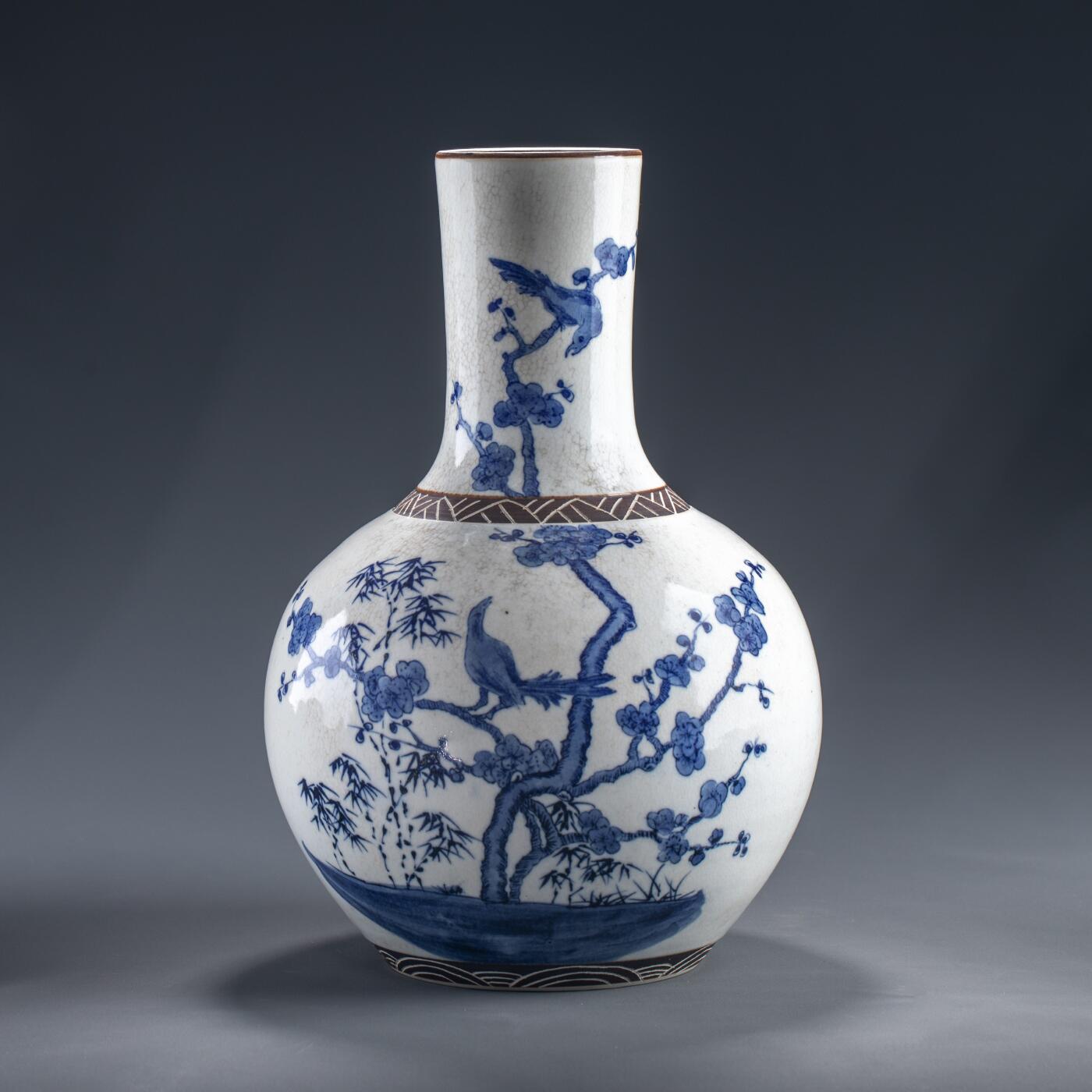 日本大阪雅和auction 2025金秋競賣會第一期 清 青花花鳥紋天球瓶 尺寸:W:20 H:31.5cm