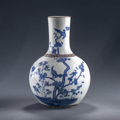 日本大阪雅和auction 2025金秋競賣會第一期 - 清 青花花鳥紋天球瓶 尺寸:W:20 H:31.5cm