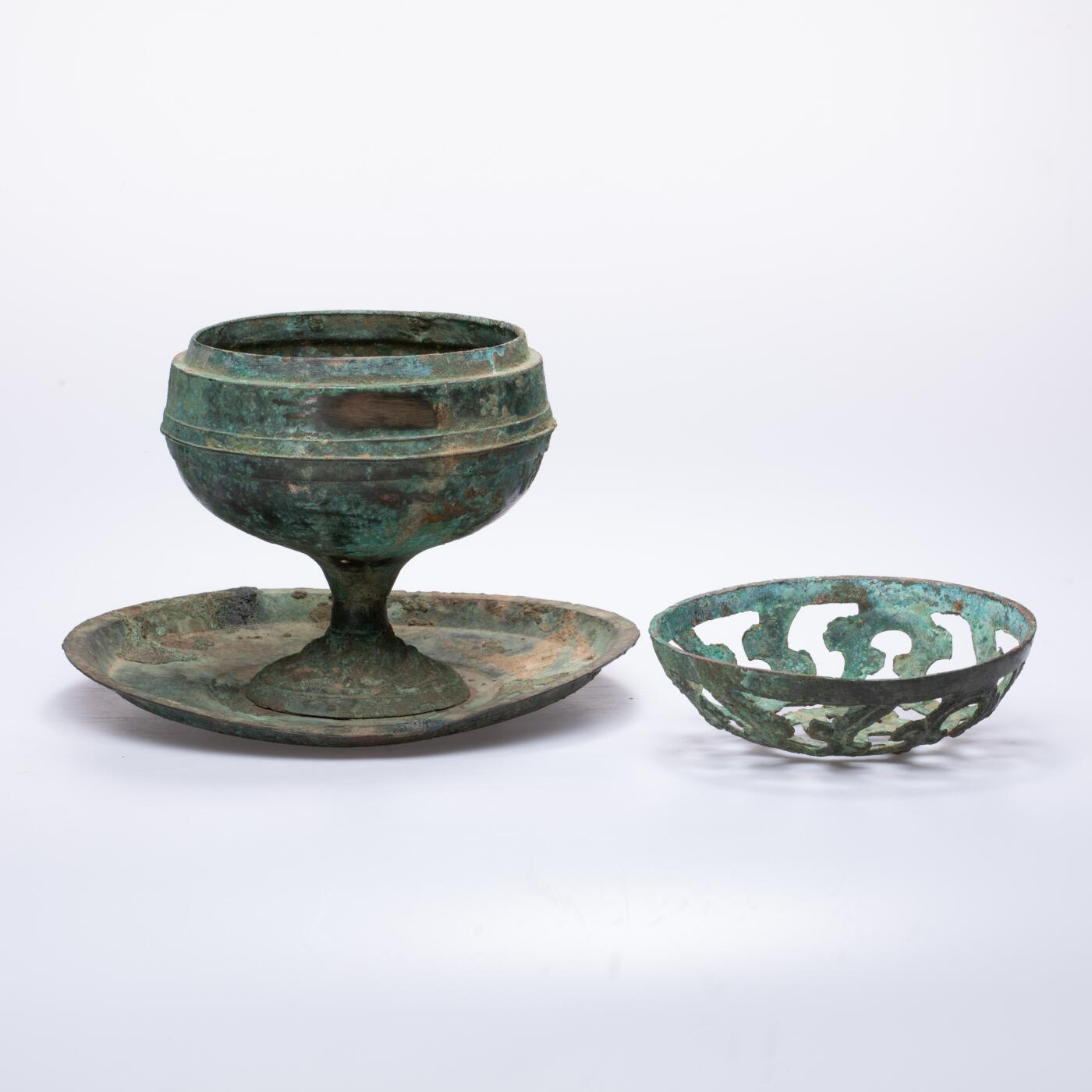 日本大阪雅和auction 2025金秋競賣會第一期 漢 青銅香薰 尺寸:D:20 H:16cm 備註:木箱