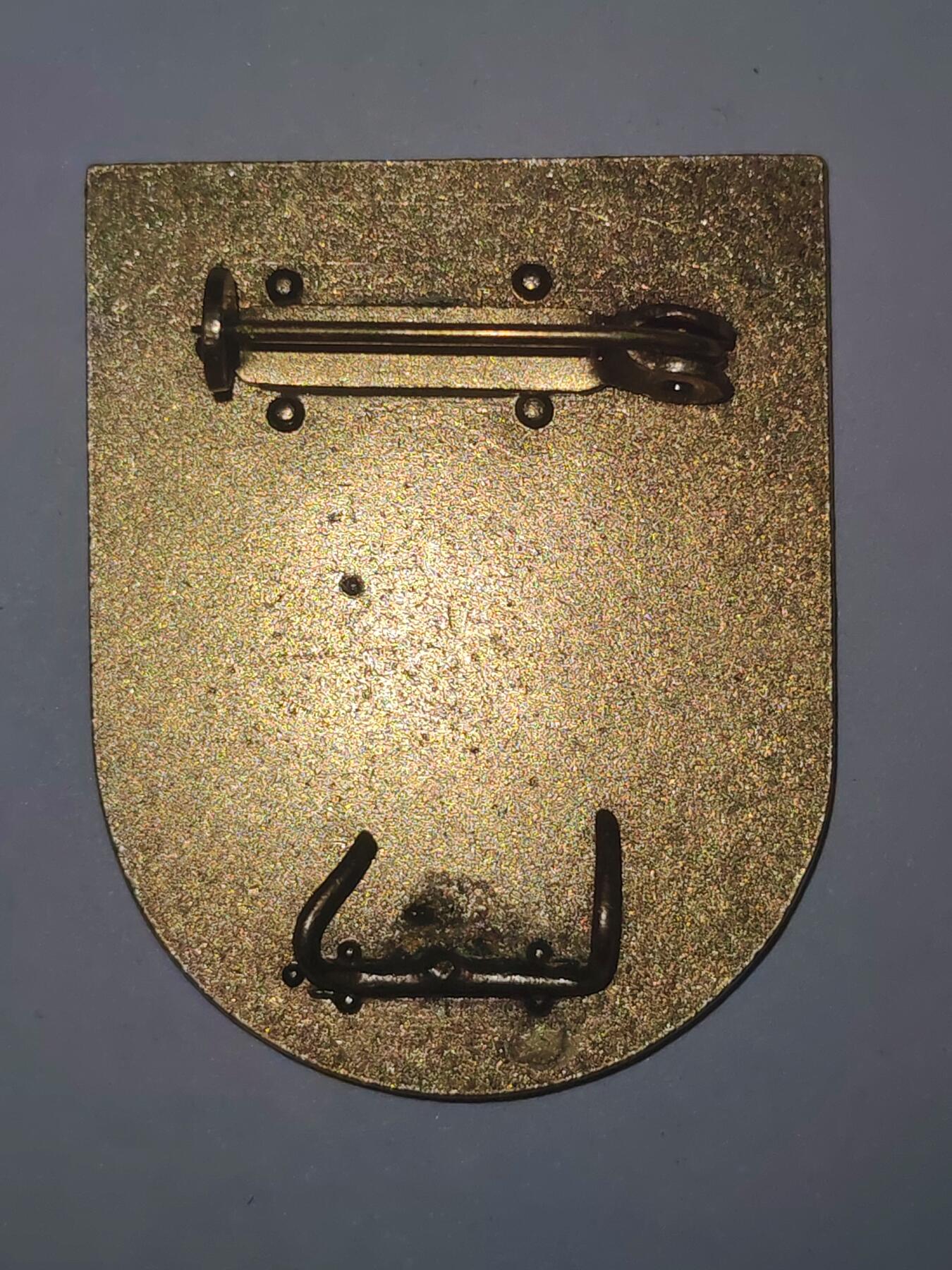 韵星假日拍卖第三十期 -- Rimey Holidays Auction 30 民主德国民防优秀服务证章