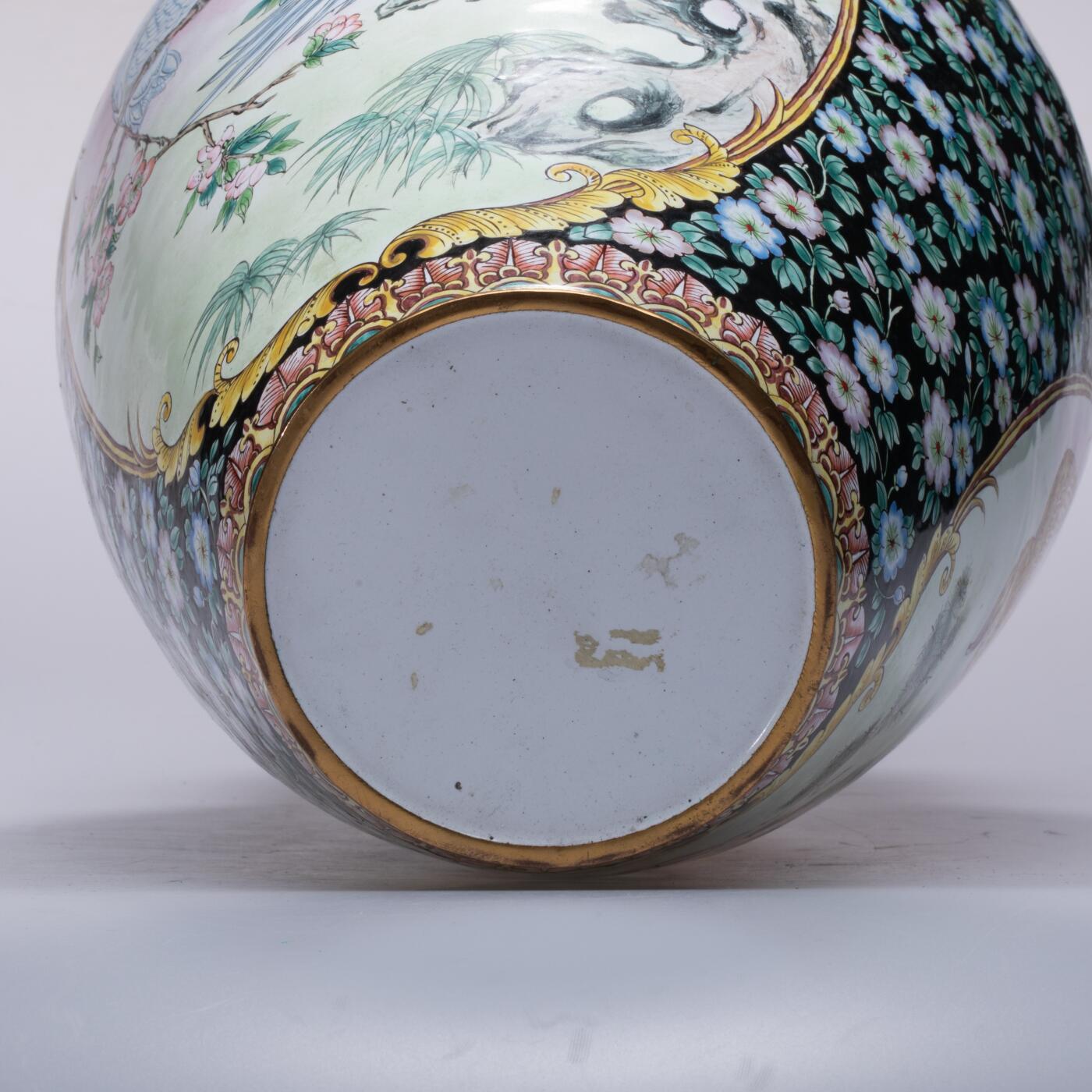 日本大阪雅和auction 2025金秋競賣會第一期 清 銅臺畫琺瑯鬆鷹圖花入 尺寸:W:23 H:37cm