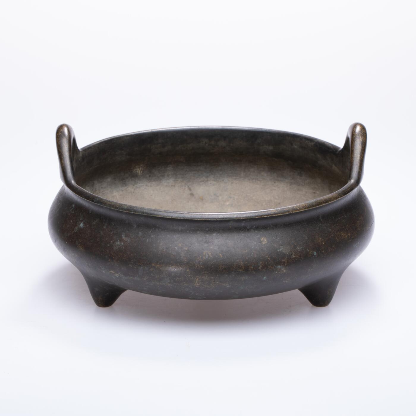 日本大阪雅和auction 2025金秋競賣會第一期 乾隆甲子款 古銅雙耳香爐 尺寸:W:22 H:11cm