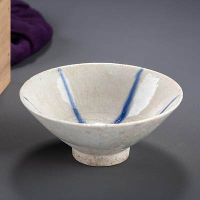 日本大阪雅和auction 2025金秋競賣會第一期 - 12世紀 波斯藍彩盞 尺寸:D:12 H:5cm 備註:木箱