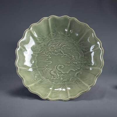 日本大阪雅和auction 2025金秋競賣會第一期 - 滁州青瓷龍紋盤 尺寸:D:33 H:6.5cm