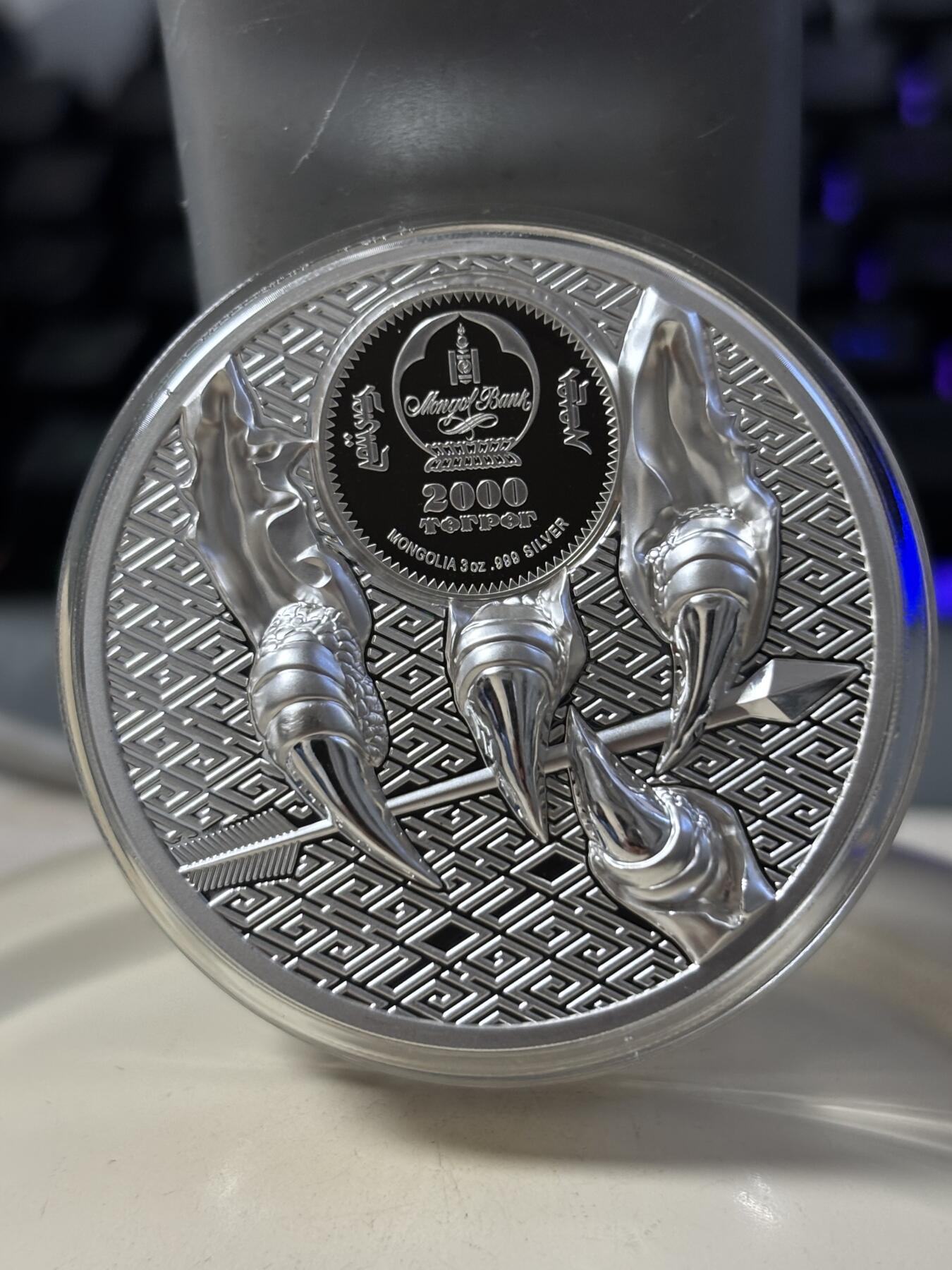 第181期拍卖 蒙古2020年雄鹰3盎司双面高浮雕精制纪念银币，999银，发行500枚