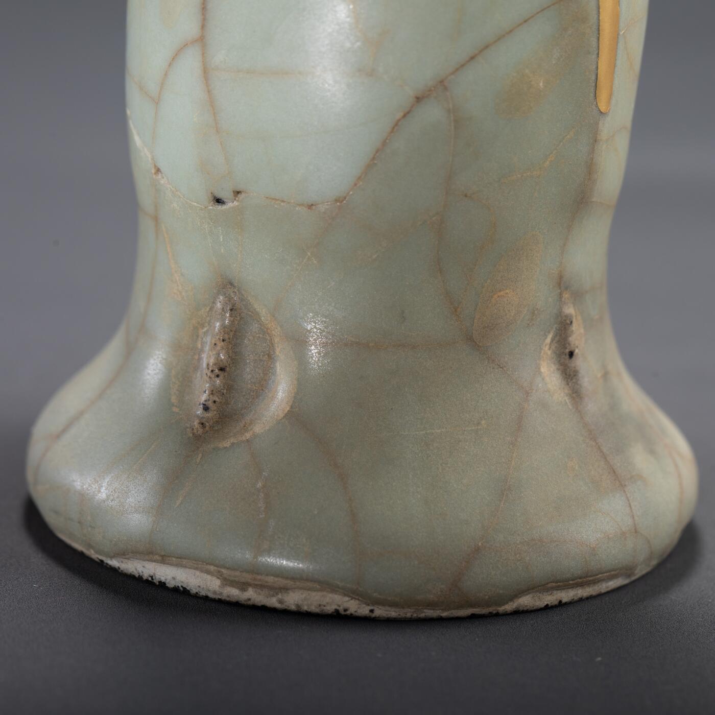 日本大阪雅和auction 2025金秋競賣會第一期 南宋 官窯花觚 金繕 尺寸:W:12 H:16cm