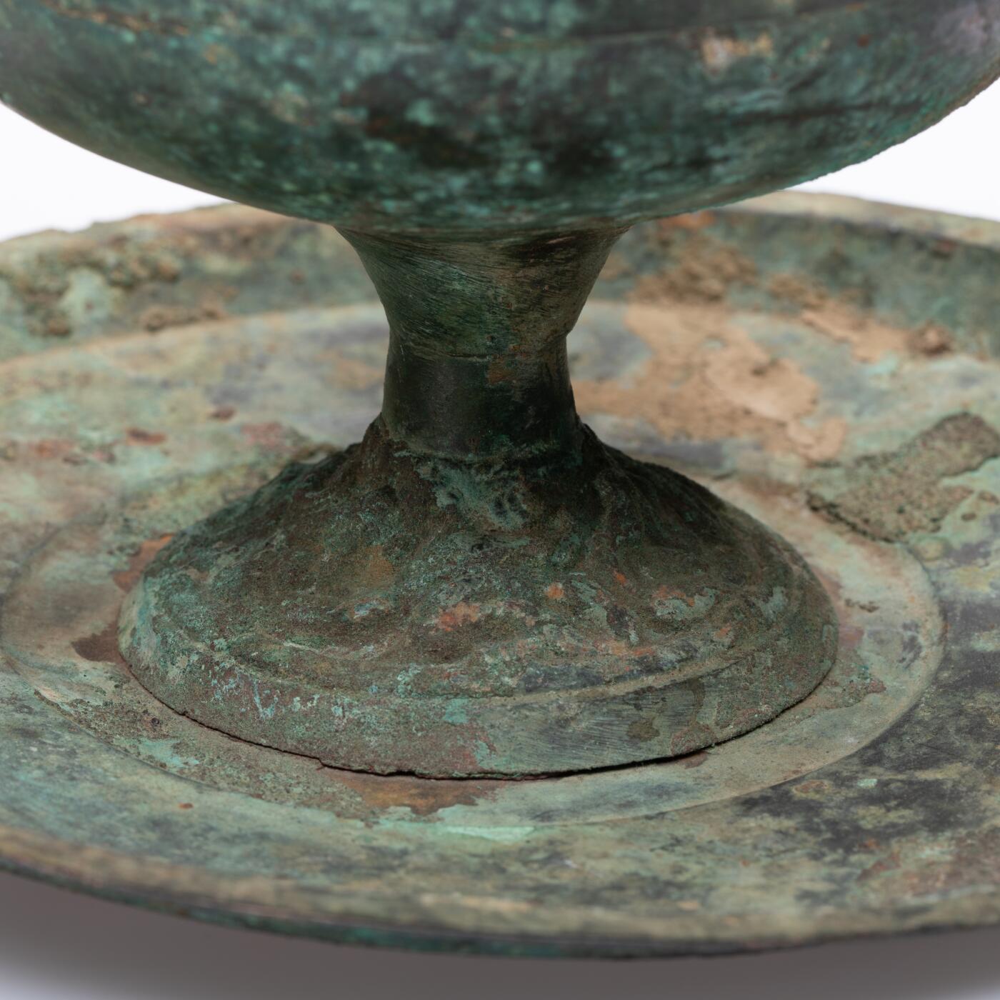 日本大阪雅和auction 2025金秋競賣會第一期 漢 青銅香薰 尺寸:D:20 H:16cm 備註:木箱