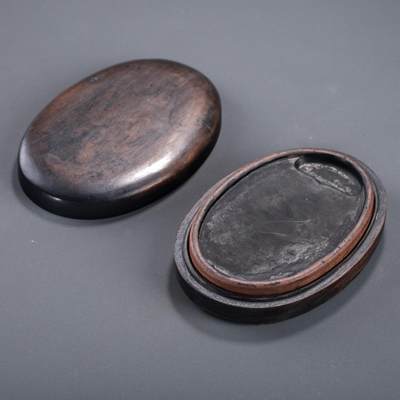 日本大阪雅和auction 2025金秋競賣會第一期 - 清 集石軒藏 紫砂硯 尺寸:L:11.4 W:7.8 H:1.3cm