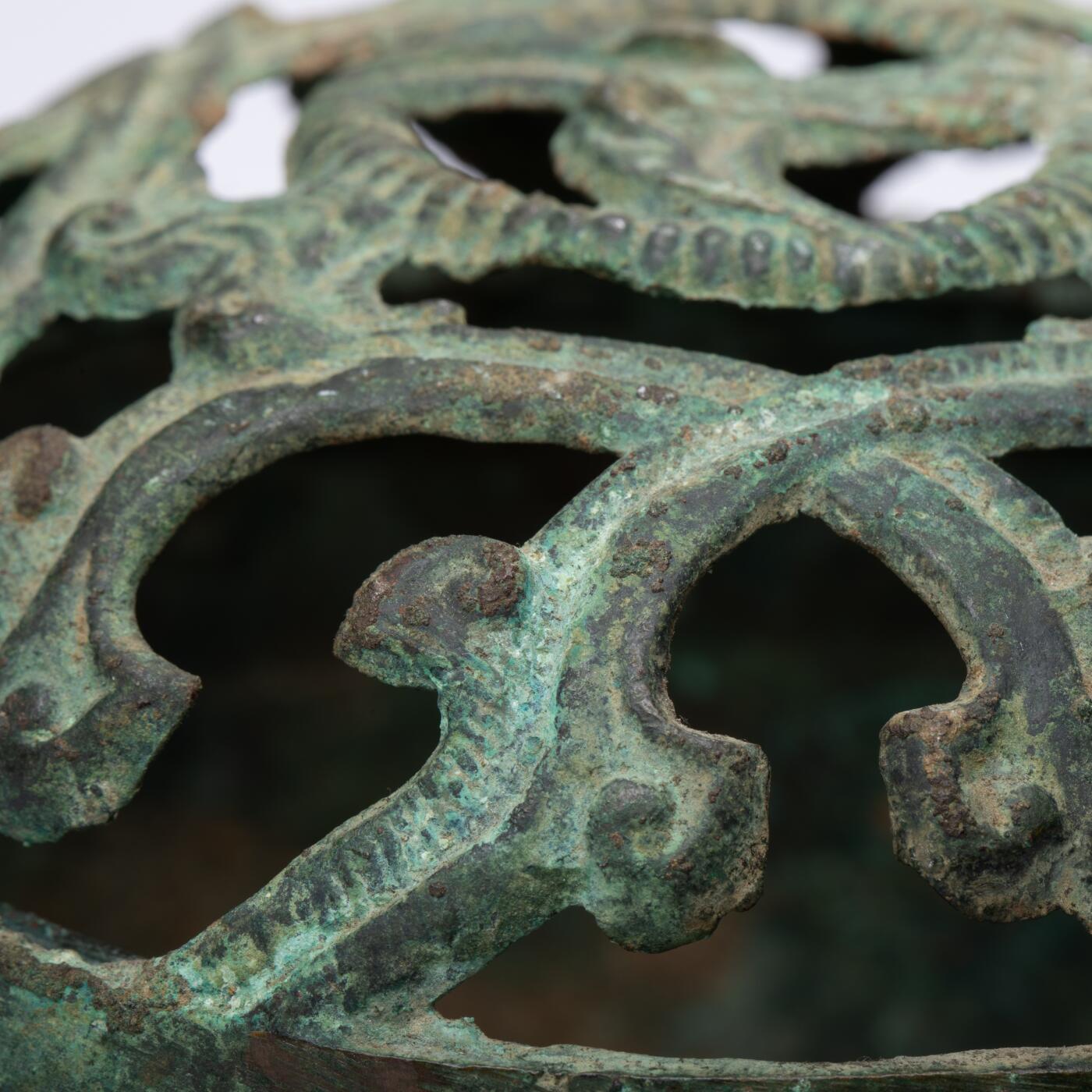 日本大阪雅和auction 2025金秋競賣會第一期 漢 青銅香薰 尺寸:D:20 H:16cm 備註:木箱