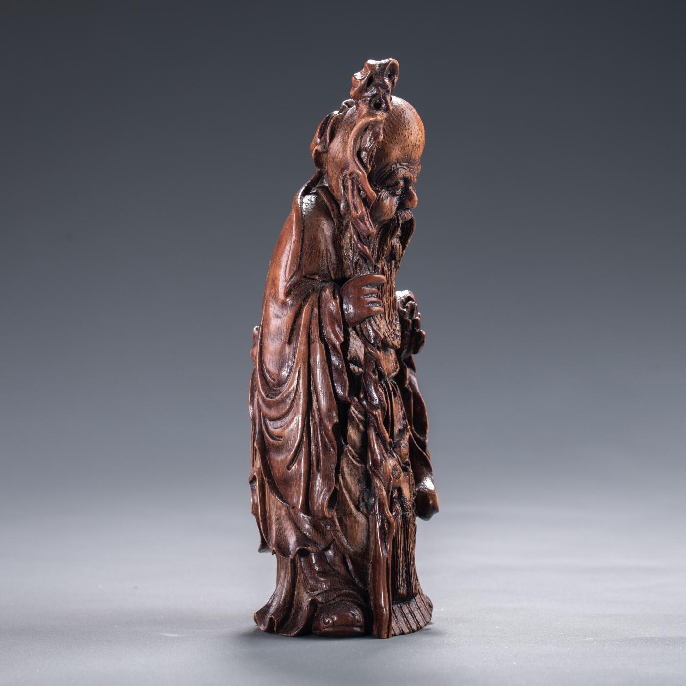 日本大阪雅和auction 2025金秋競賣會第一期 清 竹根人物 尺寸:W:7 H:18cm 備註:木箱