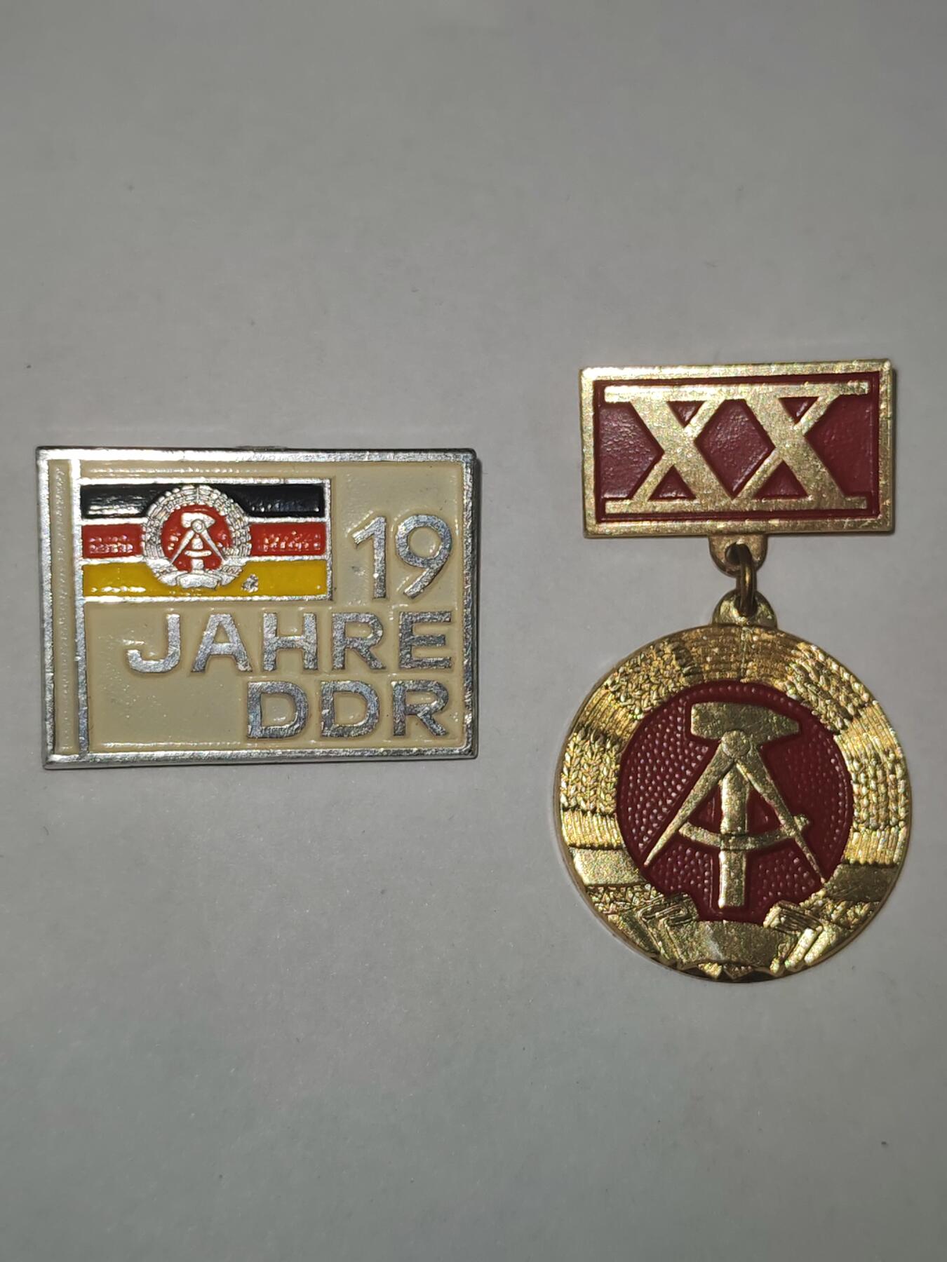 韵星假日拍卖第三十期 -- Rimey Holidays Auction 30 民主德国成立十周年与十九周年纪念章