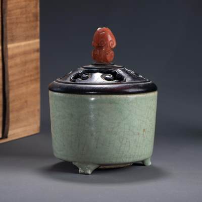 日本大阪雅和auction 2025金秋競賣會第一期 - 明 龍泉三足爐 尺寸:D:11.3 H:8.2
蓋H:6cm 備註:木箱,盖