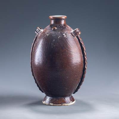 日本大阪雅和auction 2025金秋競賣會第一期 - 宋 河南窯雙魚瓶 尺寸:W:17 H:25cm 備註:盒付