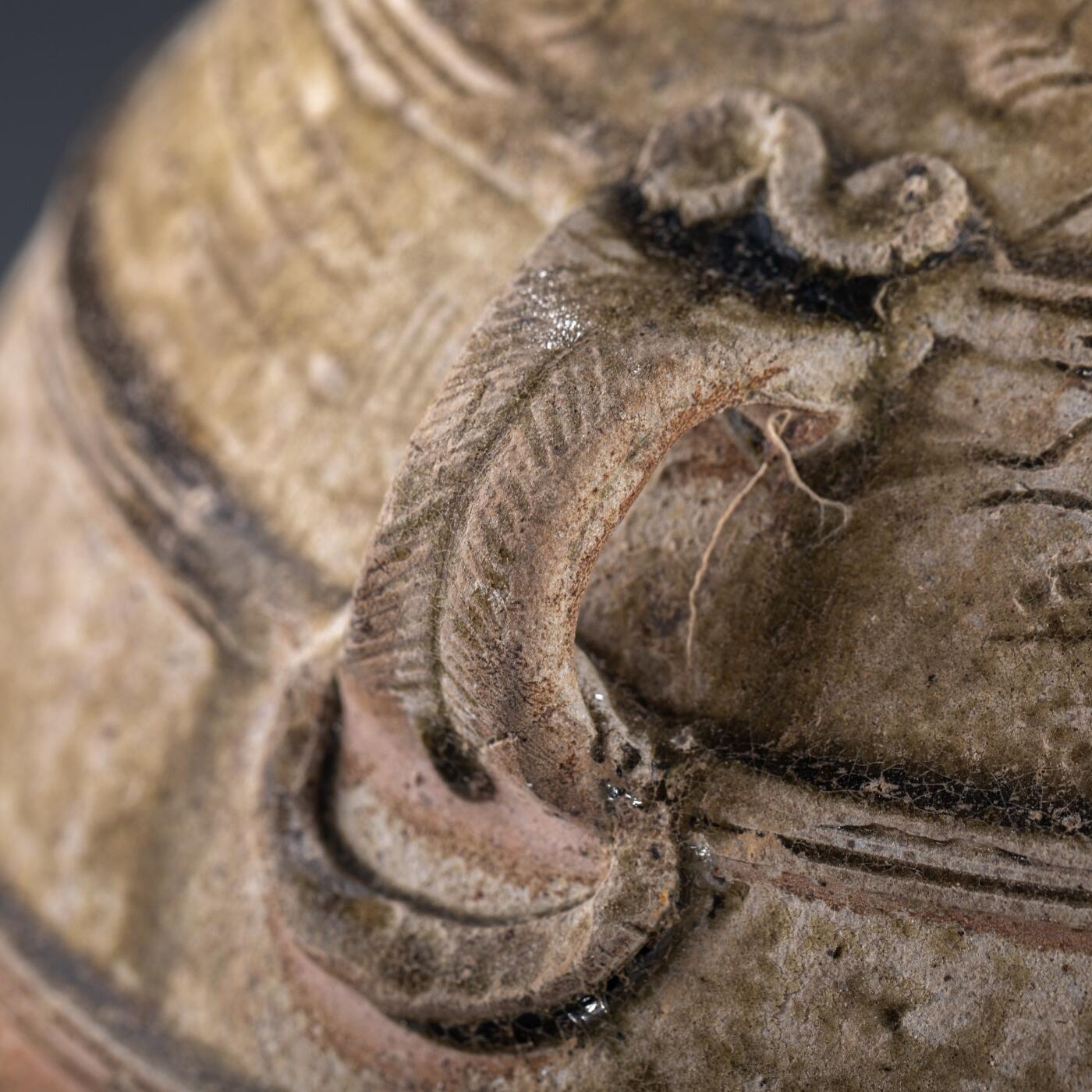 日本大阪雅和auction 2025金秋競賣會第一期 漢 灰釉線刻雙耳罐 尺寸:W:25 H33cm