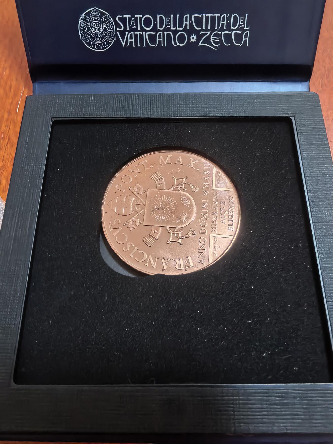 长老汇蛇年精选第七十场拍卖 2022梵蒂冈艺术与信仰20欧元铜币，盒证全，1.5万枚，发行价650元