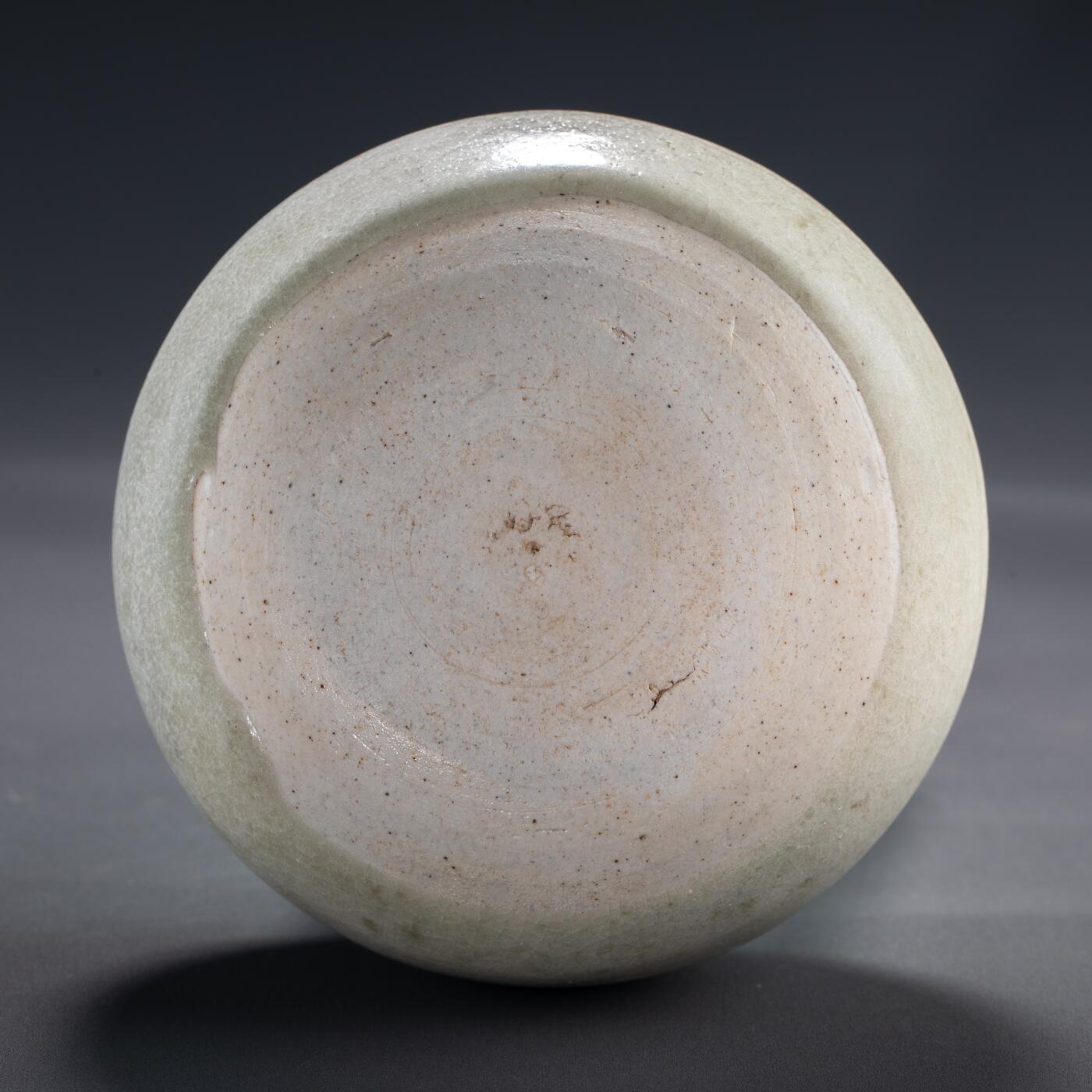 日本大阪雅和auction 2025金秋競賣會第一期 隨 白瓷水盂 尺寸:D:11 H:6.5cm 備註:盒付