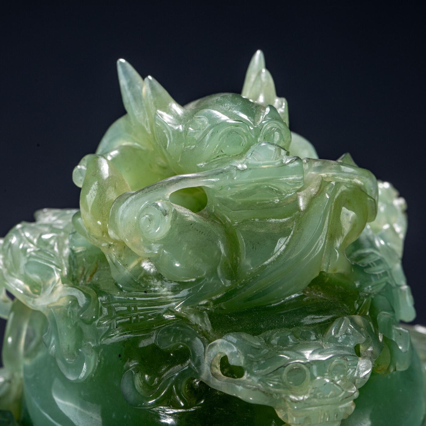 日本大阪雅和auction 2025金秋競賣會第一期 清 玉香爐 尺寸:W:17.5 H:14
底座W:15.5 H:4.5cm 備註:木箱,底座