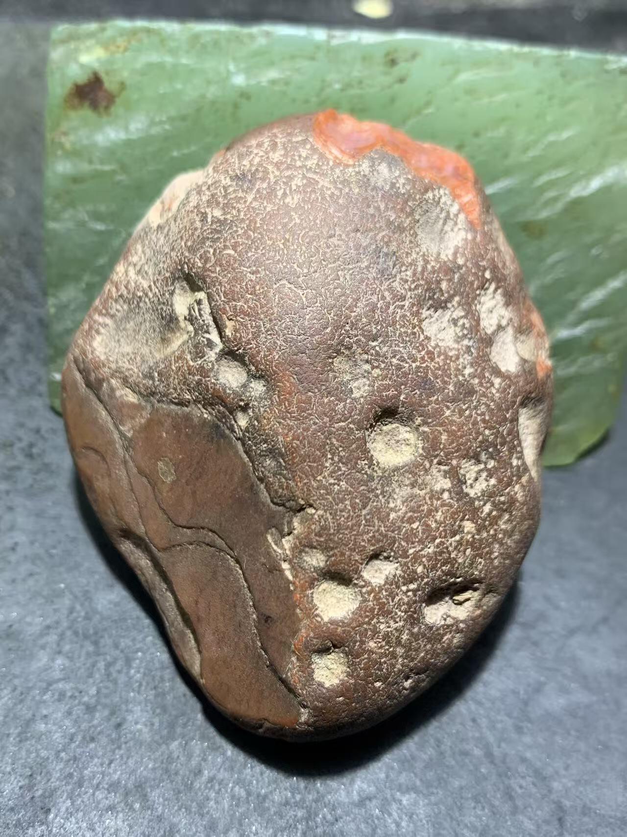 精美铁红皮开窗料南红玛瑙原石一颗，