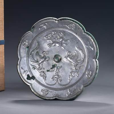 日本大阪雅和auction 2025金秋競賣會第一期 - 唐 雙鸞瑞獸鏡 尺寸:D:21.5cm 備註:木箱   破損