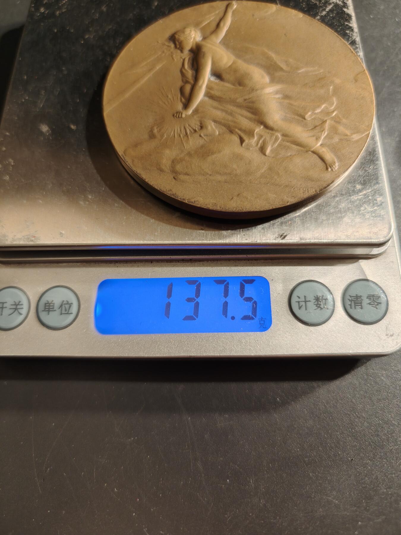 老王徽章第161期 法国电力建设公司大铜章     原盒    大师皮列作品     直径68mm.    重量137.5g