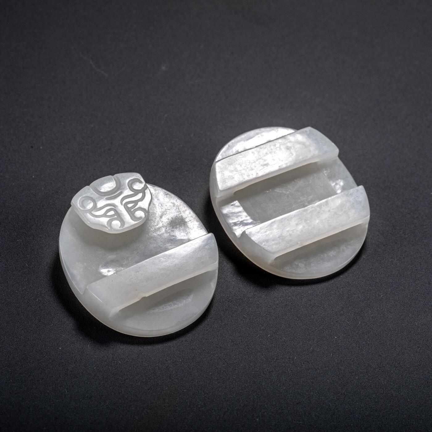 日本大阪雅和auction 2025金秋競賣會第一期 清 白玉祥雲紋合符佩 一對 尺寸:L:4 W:3.3cm