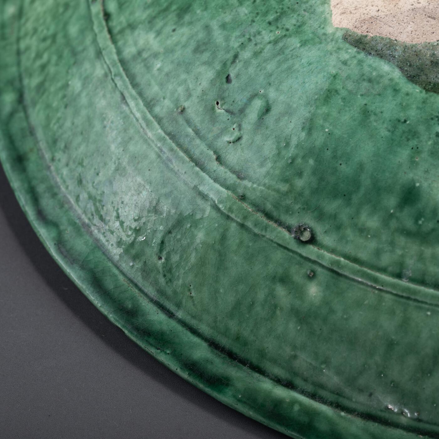 日本大阪雅和auction 2025金秋競賣會第一期 遼 綠釉折沿盤 尺寸:D:29 H:7cm