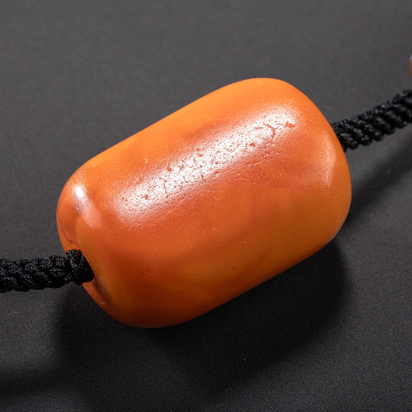 日本大阪雅和auction 2025金秋競賣會第一期 西亞蜜蠟筒珠掛飾32.6g 尺寸:L:34cm