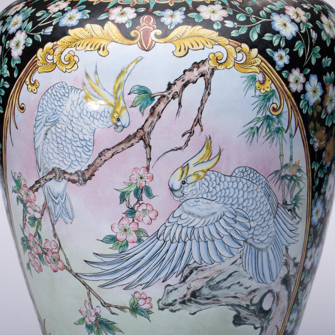 日本大阪雅和auction 2025金秋競賣會第一期 清 銅臺畫琺瑯鬆鷹圖花入 尺寸:W:23 H:37cm