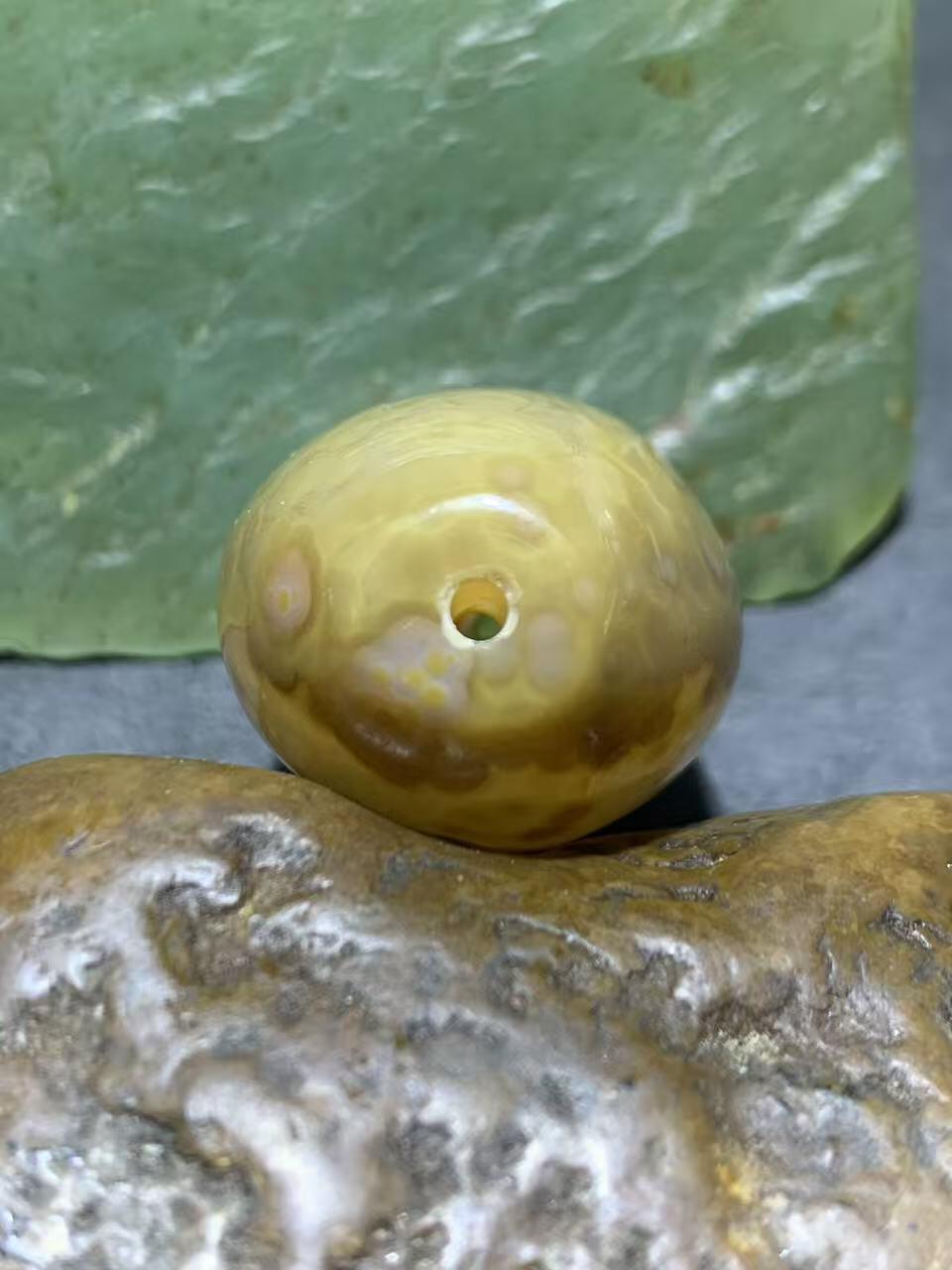 精美冰飘天眼纹战国红玛瑙随形勒子一颗！