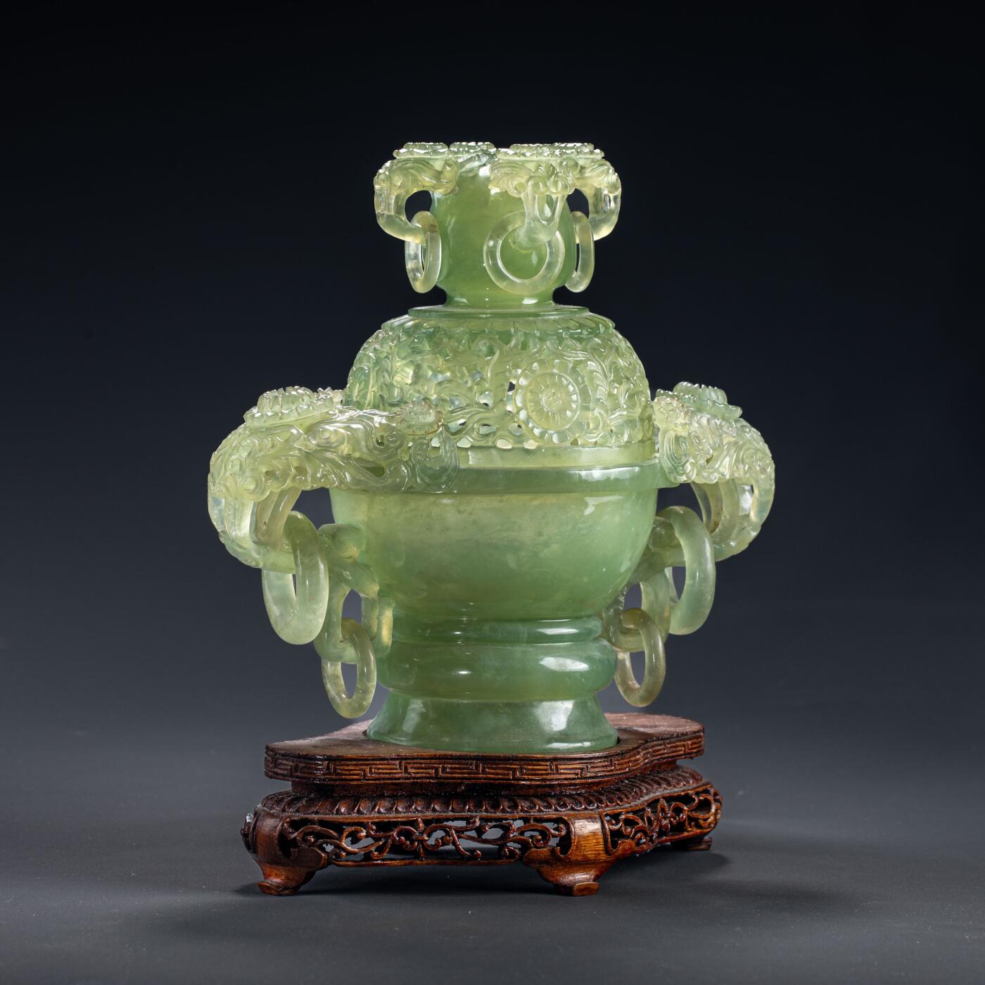 日本大阪雅和auction 2025金秋競賣會第一期 清 玉香爐 尺寸:W:18 H:18
底座W:16 H:4cm 備註:木箱,底座