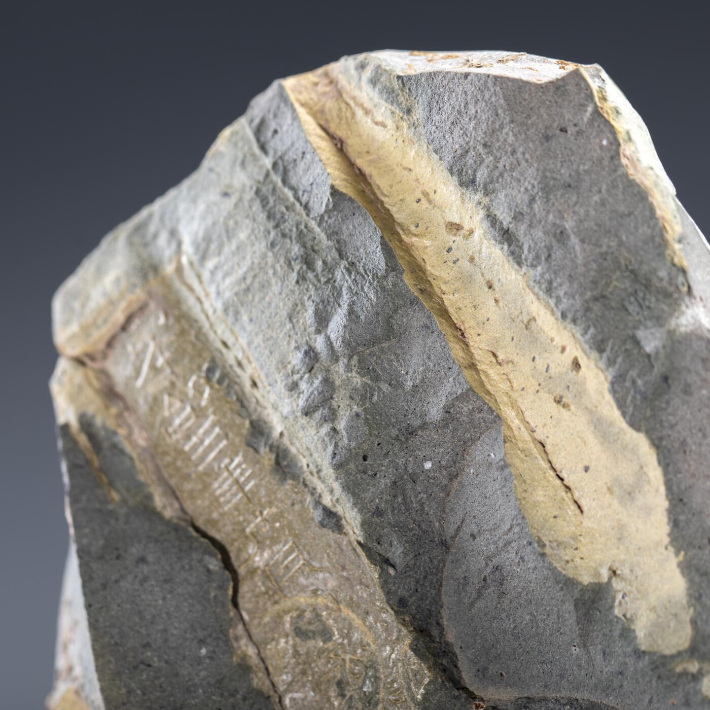 日本大阪雅和auction 2025金秋競賣會第一期 西漢 本始三年 銘文錢範 尺寸:L:20 W:14cm 備註:木箱