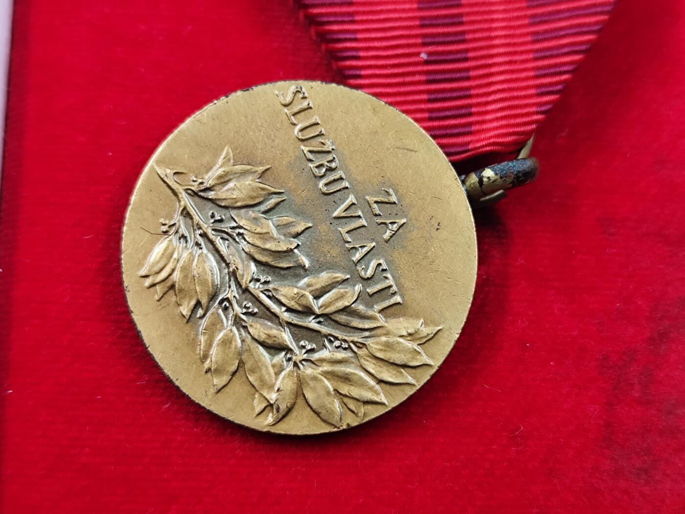 11月徽章新货项目 接下来都是精品场 欢迎关注 比较少见的捷克奖章 双略章