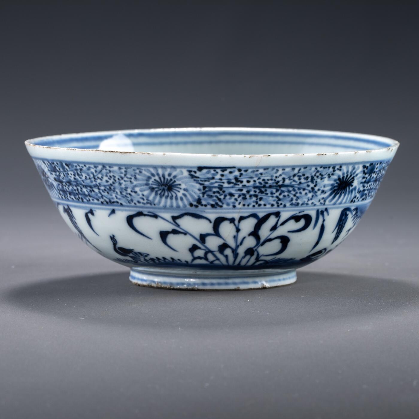 日本大阪雅和auction 2025金秋競賣會第一期 明末 青花飛鳥食宿大碗 尺寸:D:17.5 H:6.5cm 備註:木箱